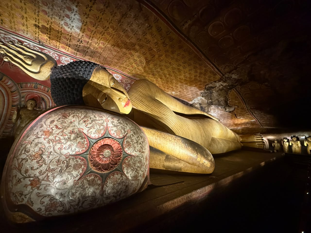 7 day sri lanka itinerary dambulla cave temple